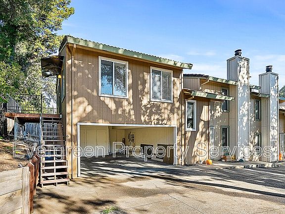 2nd image of 3105 Garden Cir