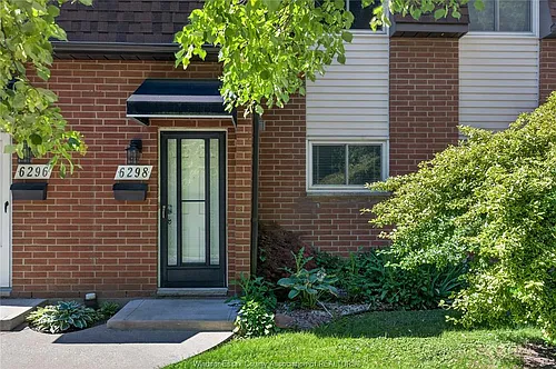 6298 Thornberry Cres Photo 1