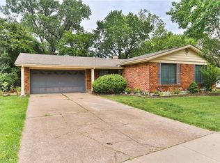 735 Westglen Village Dr, Ballwin, MO