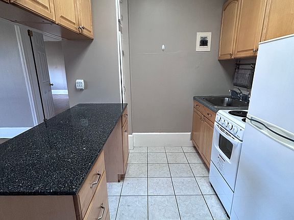 5th image of 875 Beacon St #21B