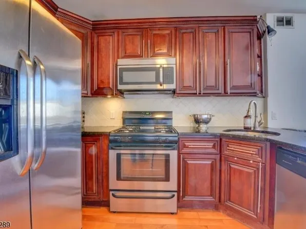 100 Leonard St APT 1L, Jersey City, NJ 07307