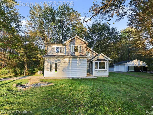 8223 Morrow Rd, Algonac, MI 48001