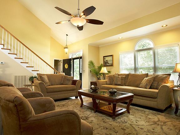 4th image of 1333 Ascot Ln