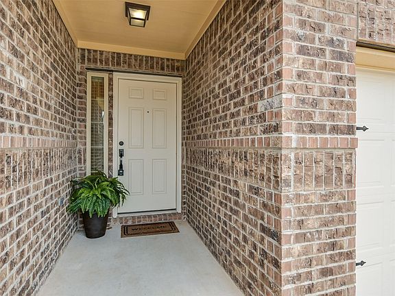 3rd image of 118 Millsaps Ct