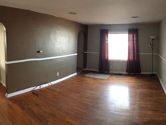 4th image of 113 S Hill St