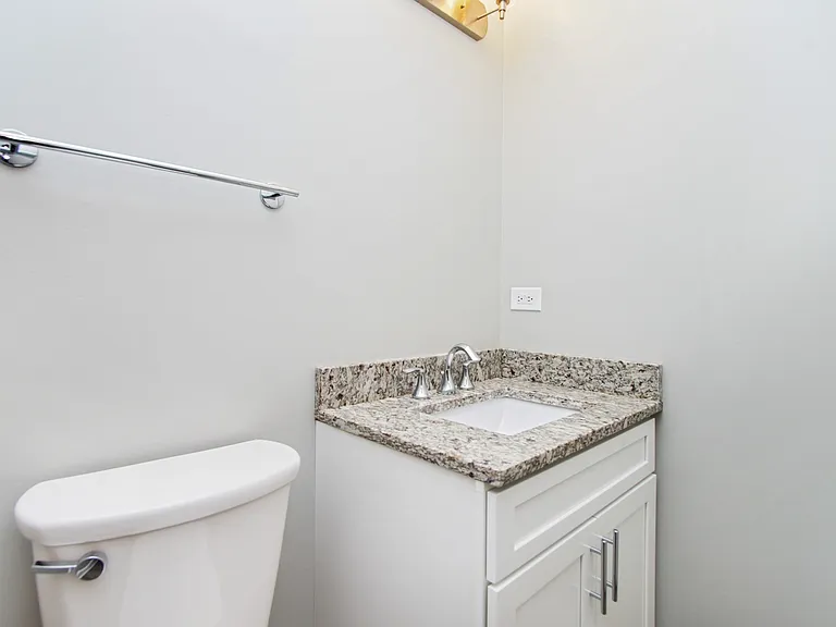 1360 W Byron Ave #D — Photo 5