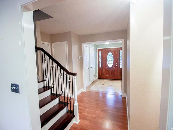 5th image of 421 Greenwood Dr
