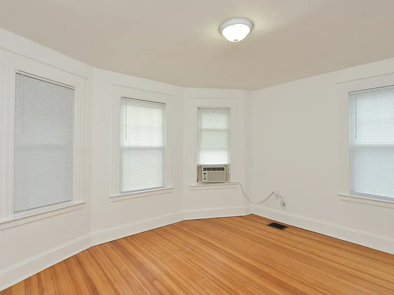 390 Clinton St — Photo 17