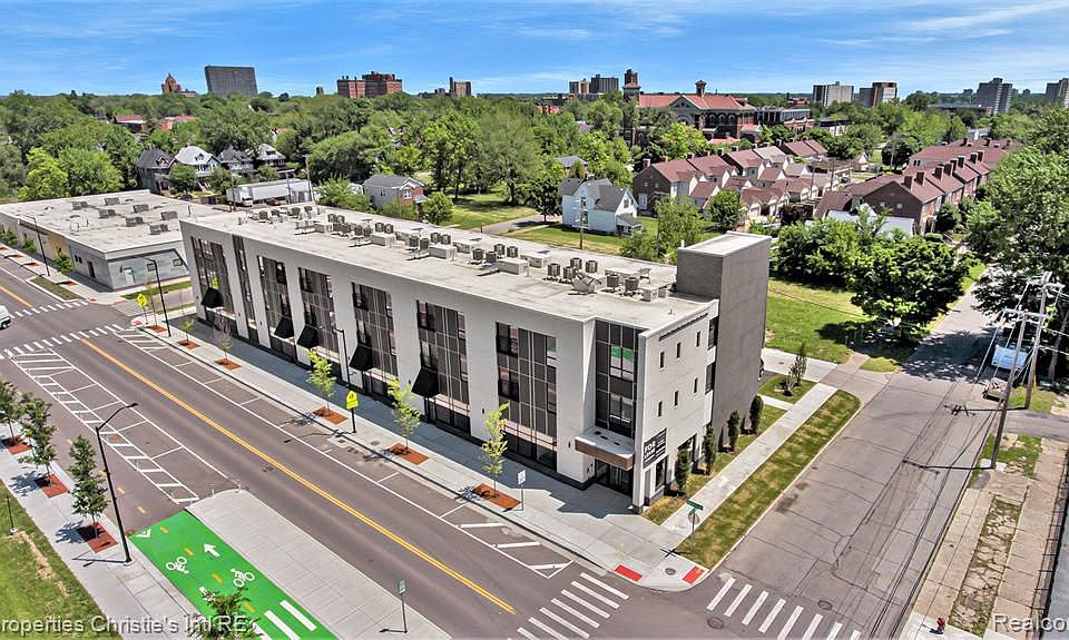 1st image of 7410 Kercheval St #205