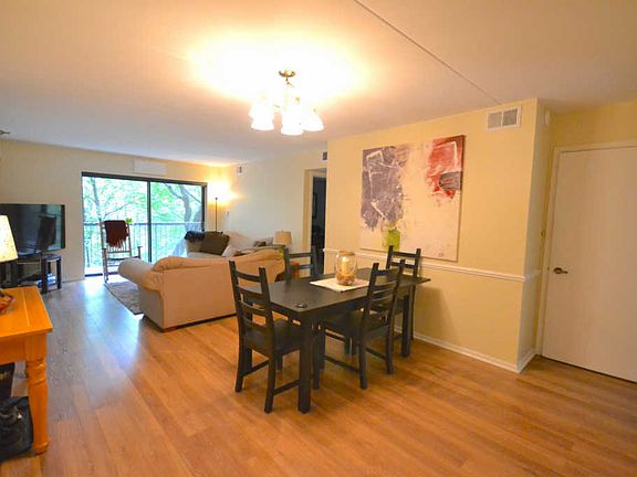 5th image of 6030 Lake Bluff Dr Unit 302