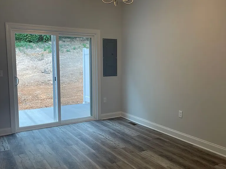 1194 Bluemoon Dr — Photo 8