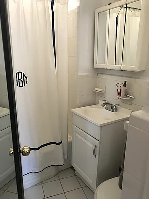 Rented by Salon Realty Corp | media 13