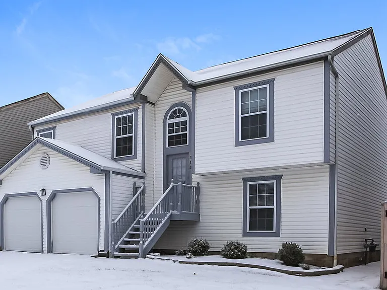 313 Effington Ln — Photo 4
