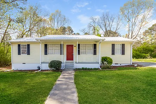 4015 Goodwin Rd Photo 1