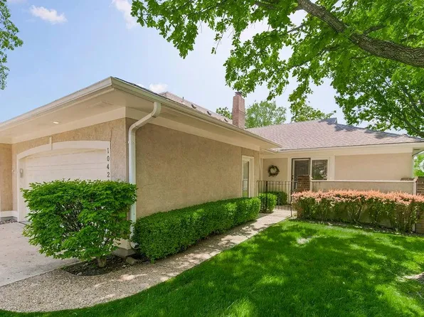 10423 Garnett St, Overland Park, KS 66214