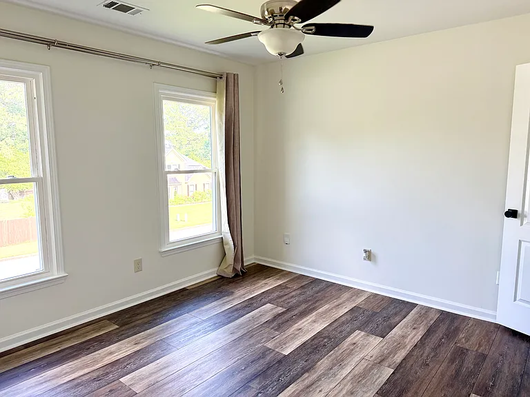 105 Springlaurel Ct — Photo 17