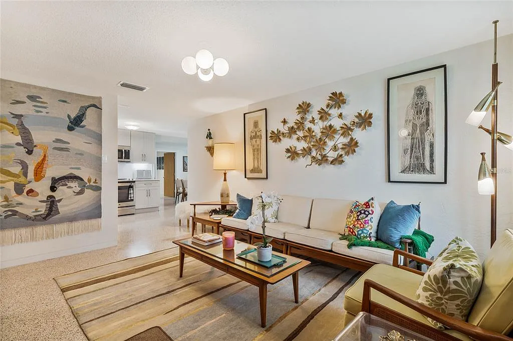 3 bed, 2.0 bath, 1760 sqft, $3,699 — Photo 4