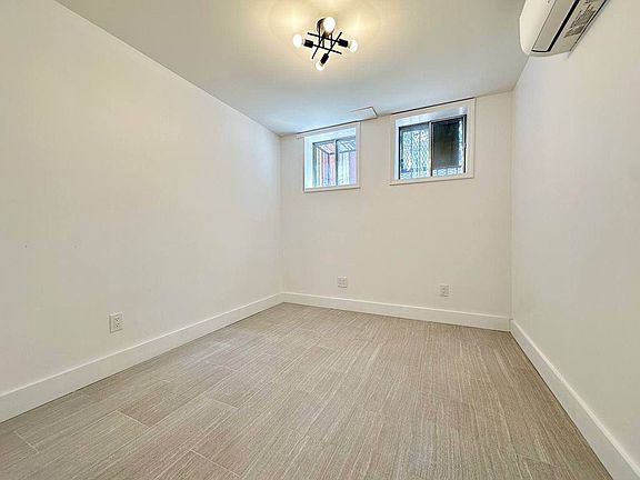 4th image of 624 Lexington Ave Floor 1