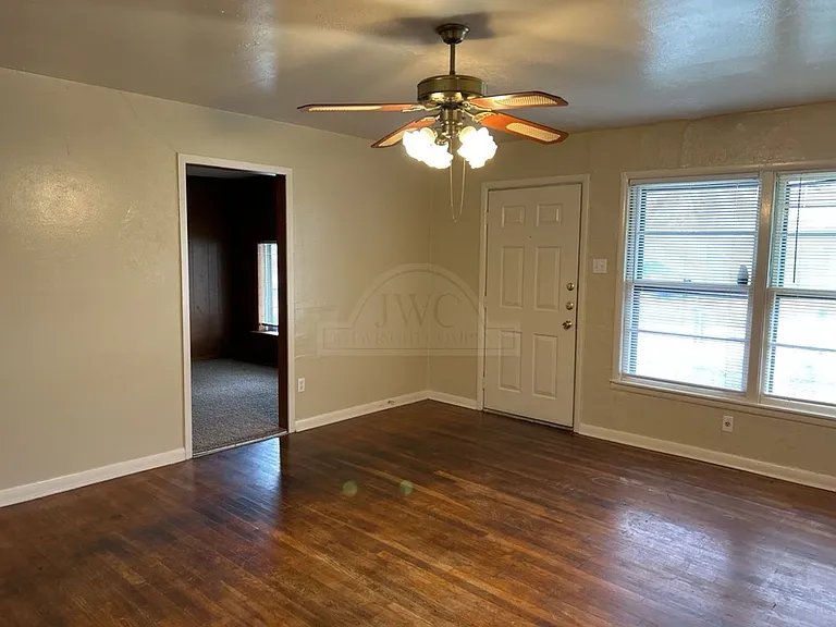 408 Allen St — Photo 3
