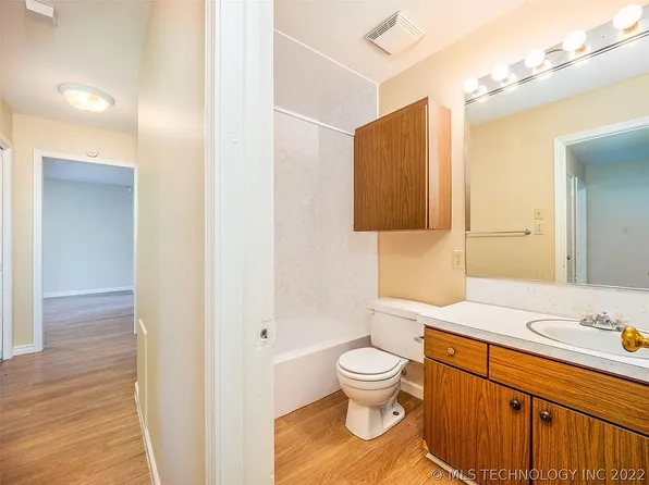 5616 S Madison Pl E Unit 5616, Tulsa, OK 74105