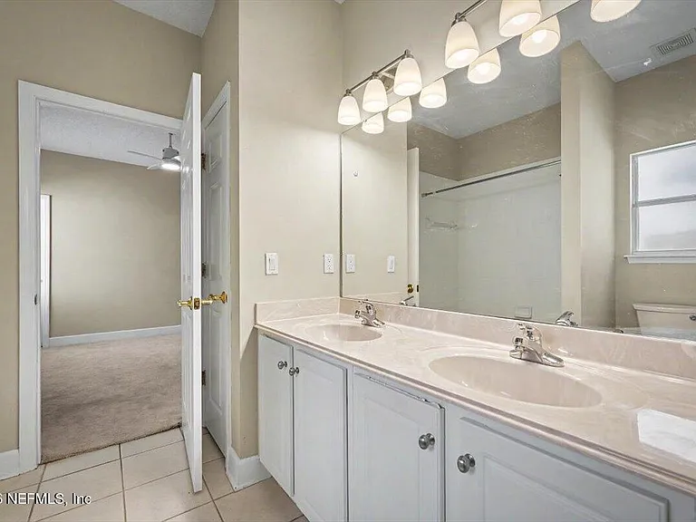 337 S Mill View Way — Photo 32