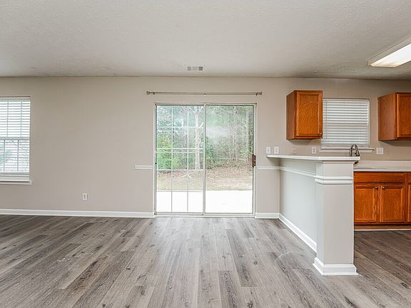 5th image of 577 Arbor Ridge Dr