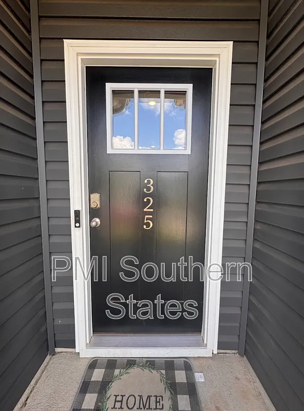 4 bed, 2.0 bath, 1766 sqft, $1,900 — Photo 2