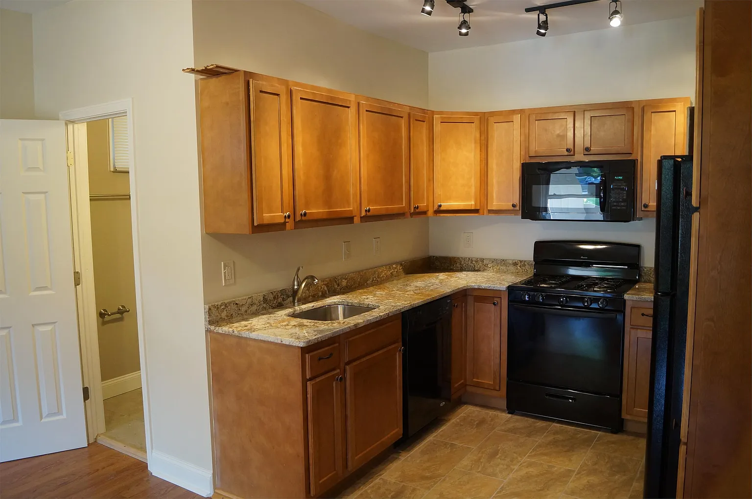 5425 Baywood St #1 photo 1