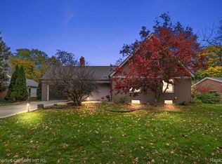 1648 Yorkshire Rd, Birmingham, MI 48009