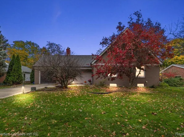 1648 Yorkshire Rd, Birmingham, MI 48009