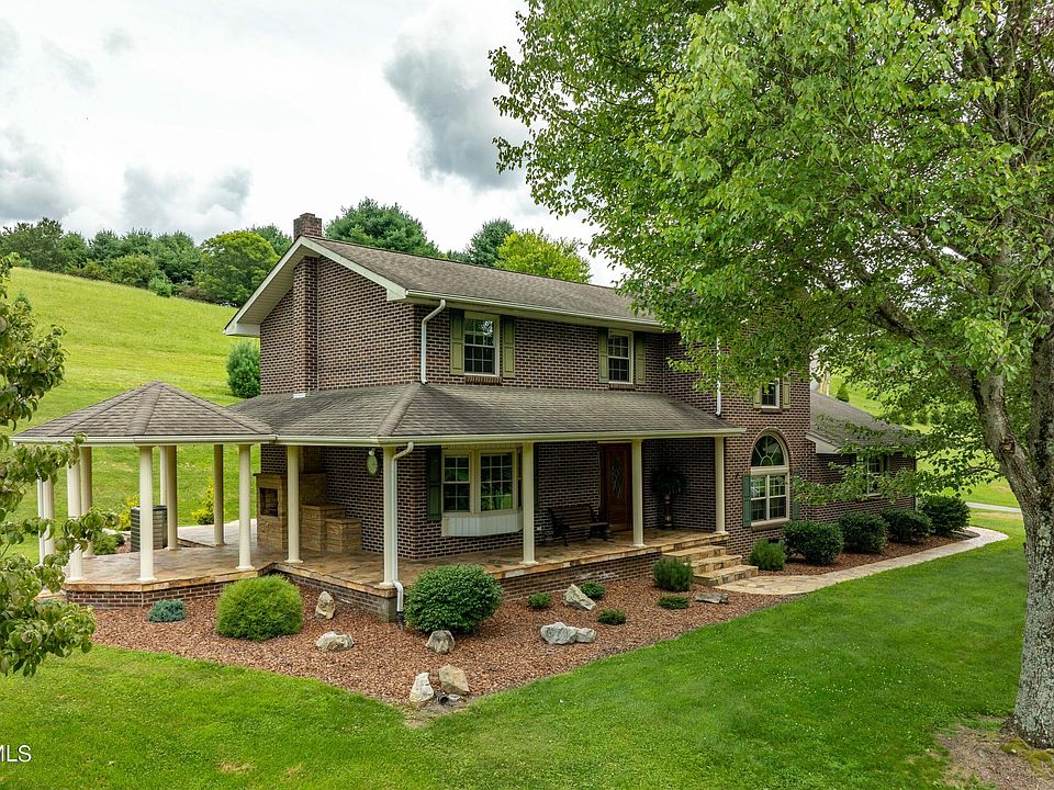 洋書 Mountain Houses Beautiful Mountain Views - Sevierville TN Real Estate - 976