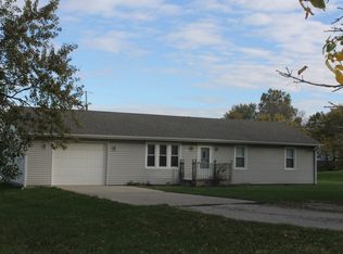 102 Meadowbrook Ln, Stewartsville, MO 64490