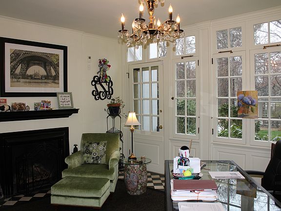 office/breakfast room