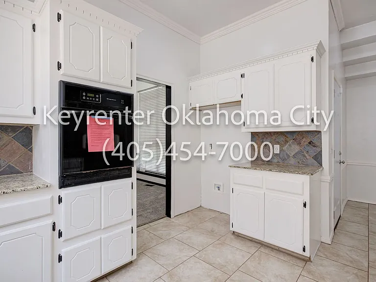 12100 Blueway Ave — Photo 12