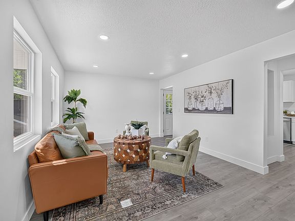 3rd image of 679 Brookside Dr
