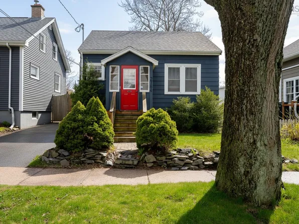 2764 Pacific St, Halifax, NS B3K 4W7