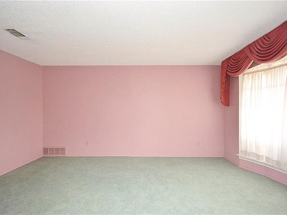 4th image of 1703 Carlton Dr