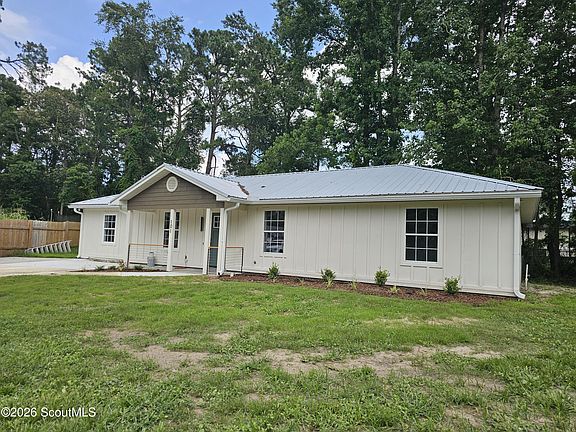 3rd image of 101 Dover Cir
