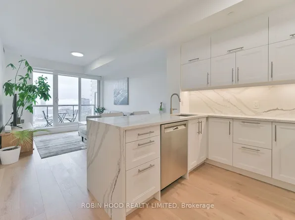 170 Sumach St #2303, Toronto, ON M5A 0C3