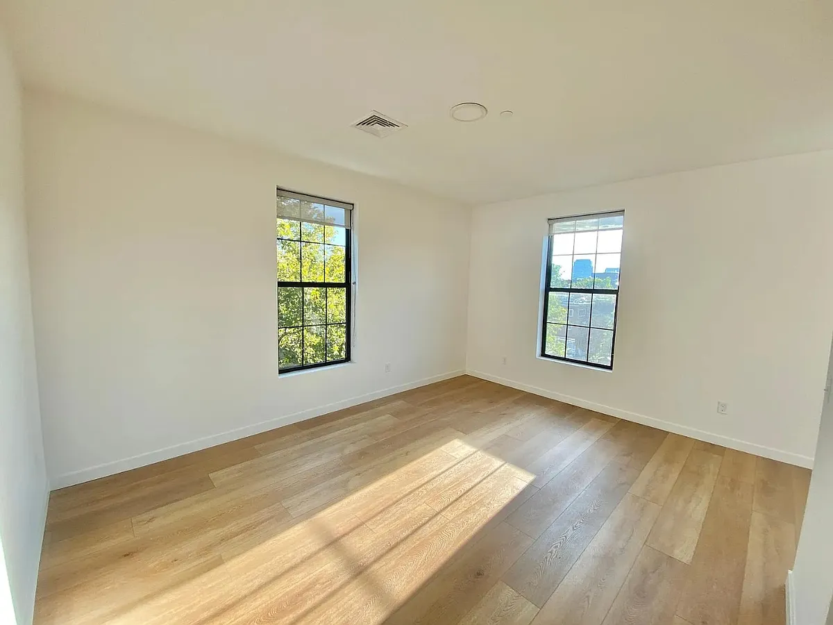 Building Photo - 102 Howe St #603