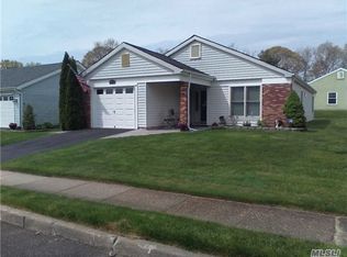 447 Kingston Dr, Ridge, NY 11961