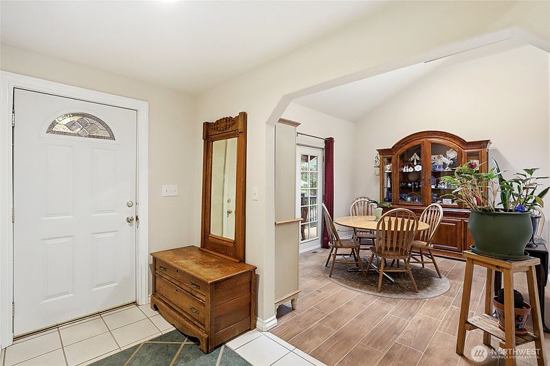 3rd image of 21 E Michelle Court