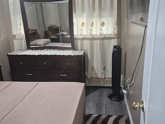 3rd image of 4673 Jane St #515