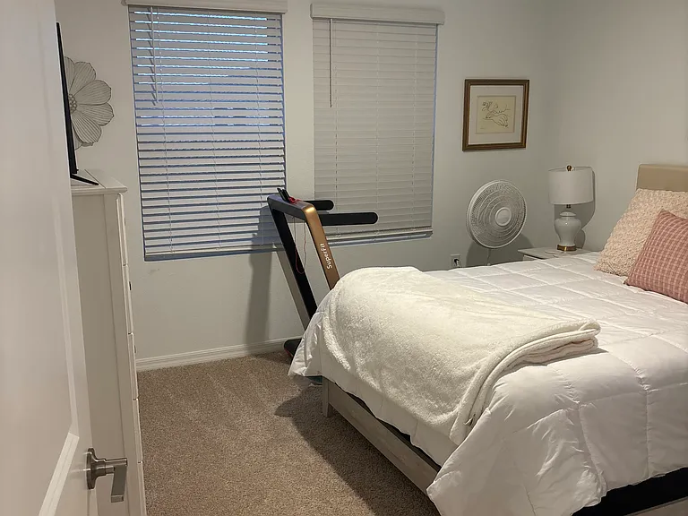 Master bedroom. queen bed.