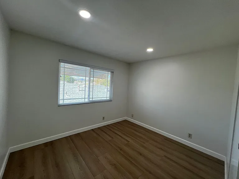 19806 Strathern St — Photo 19
