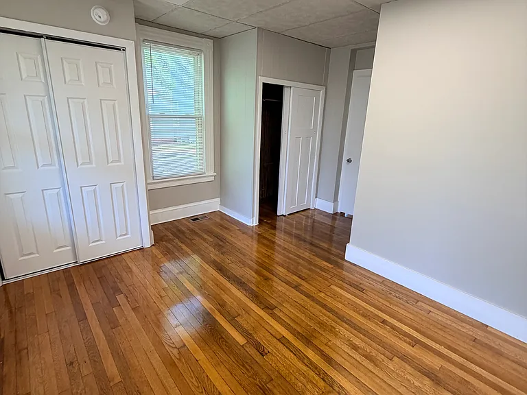 476 Thompson Ave #1 — Photo 16