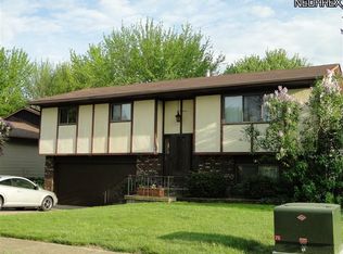 1060 Plymouth Dr, Grafton, OH 44044