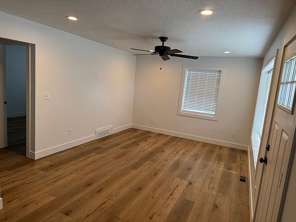 2nd image of 711 E Lisonbee Ave