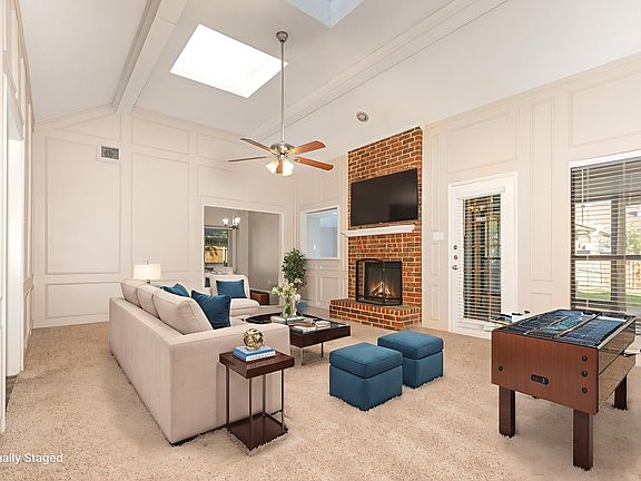 2nd image of 2015 Robin Hill Ln