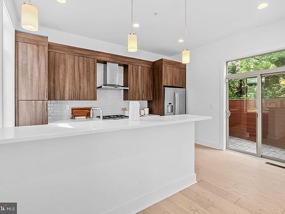 5th image of 740 S Columbus Blvd Unit 16